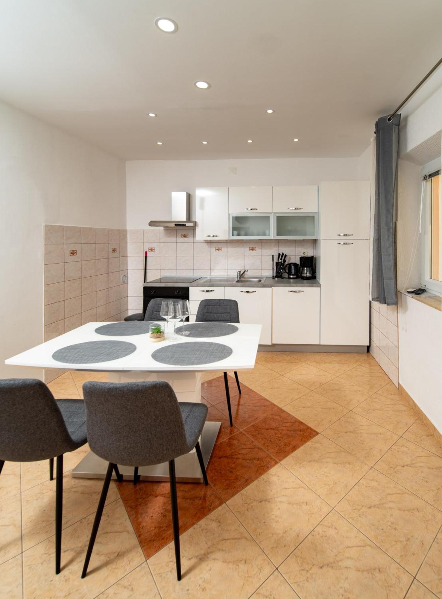 Apartments Lores Rab Town Luaran gambar